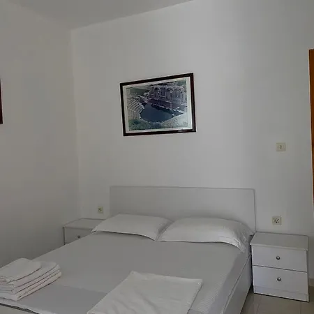 Leon's Guest house *
